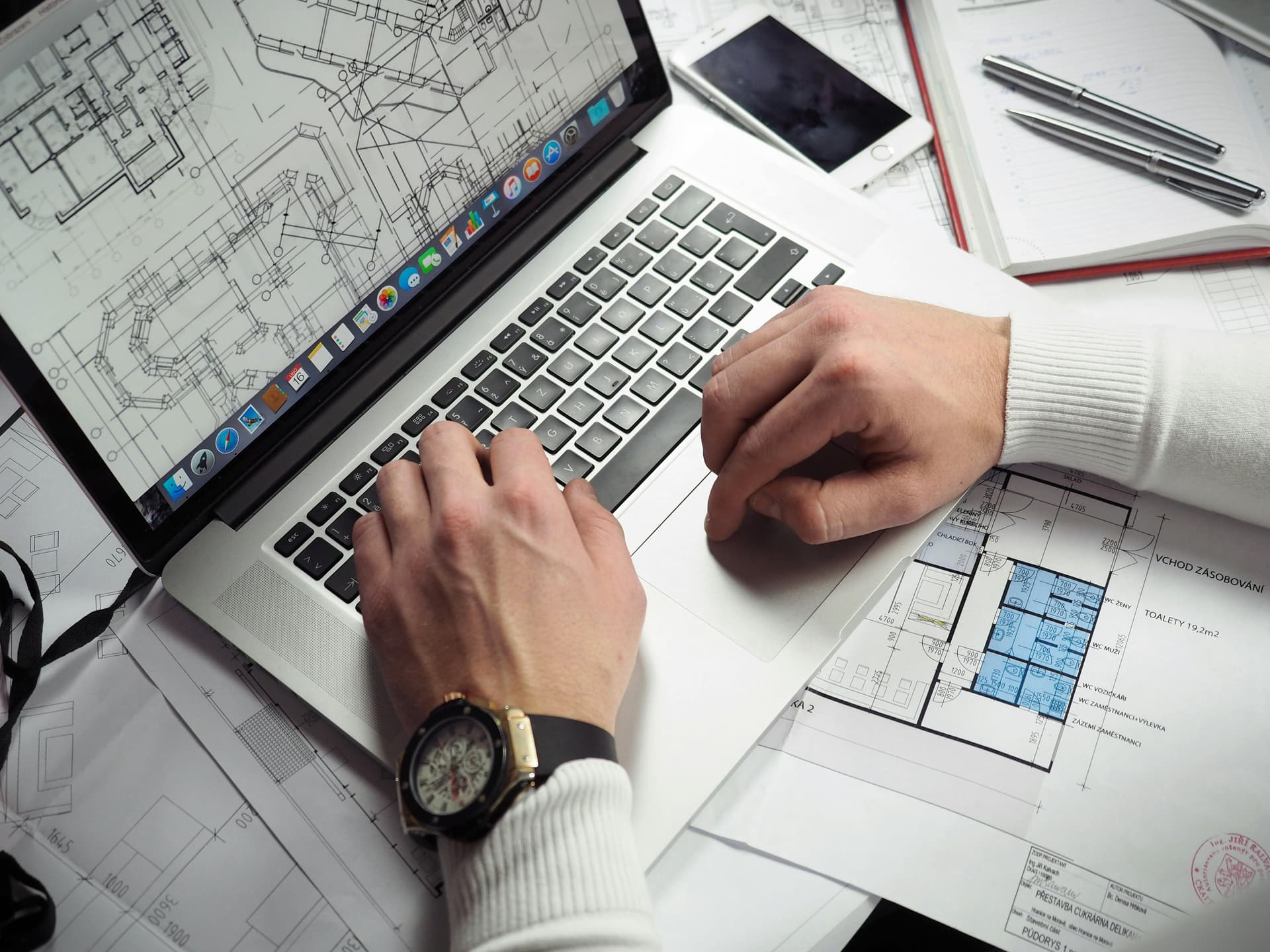 Tools to Manage Multiple Construction Projects Efficiently